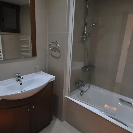 Ithaki Phinikoudes No. 202 Апартаменти *