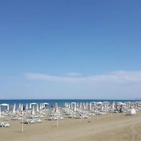 Ithaki Phinikoudes No. 202 Апартаменти Ларнака